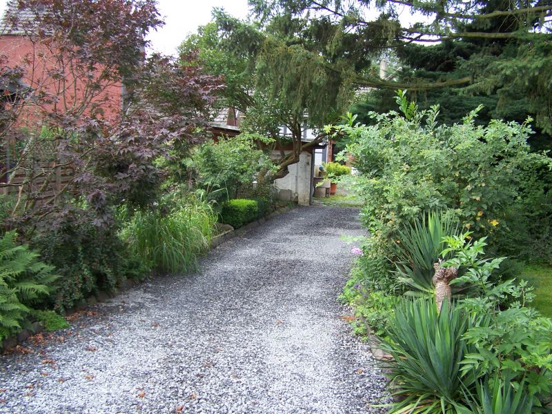 Weg zum Hof hinten Haus J�chen