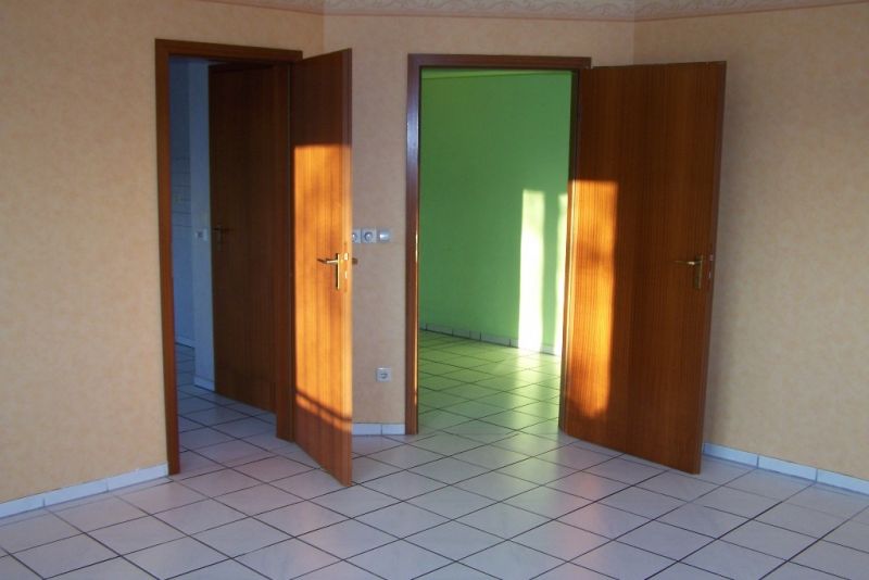Wohnzimmer, T�r zur K�che u. Diele Wohnung Xanten