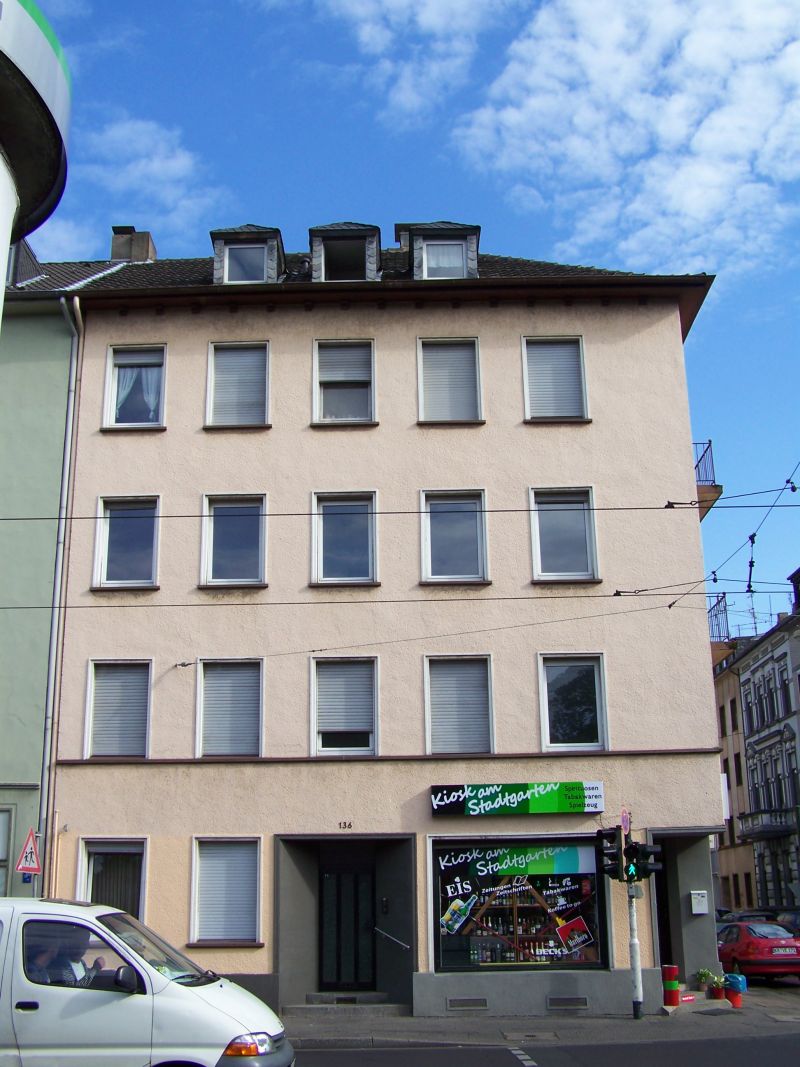 Front Hauptstrasse Wohn- / Gesch�ftshaus Krefeld
