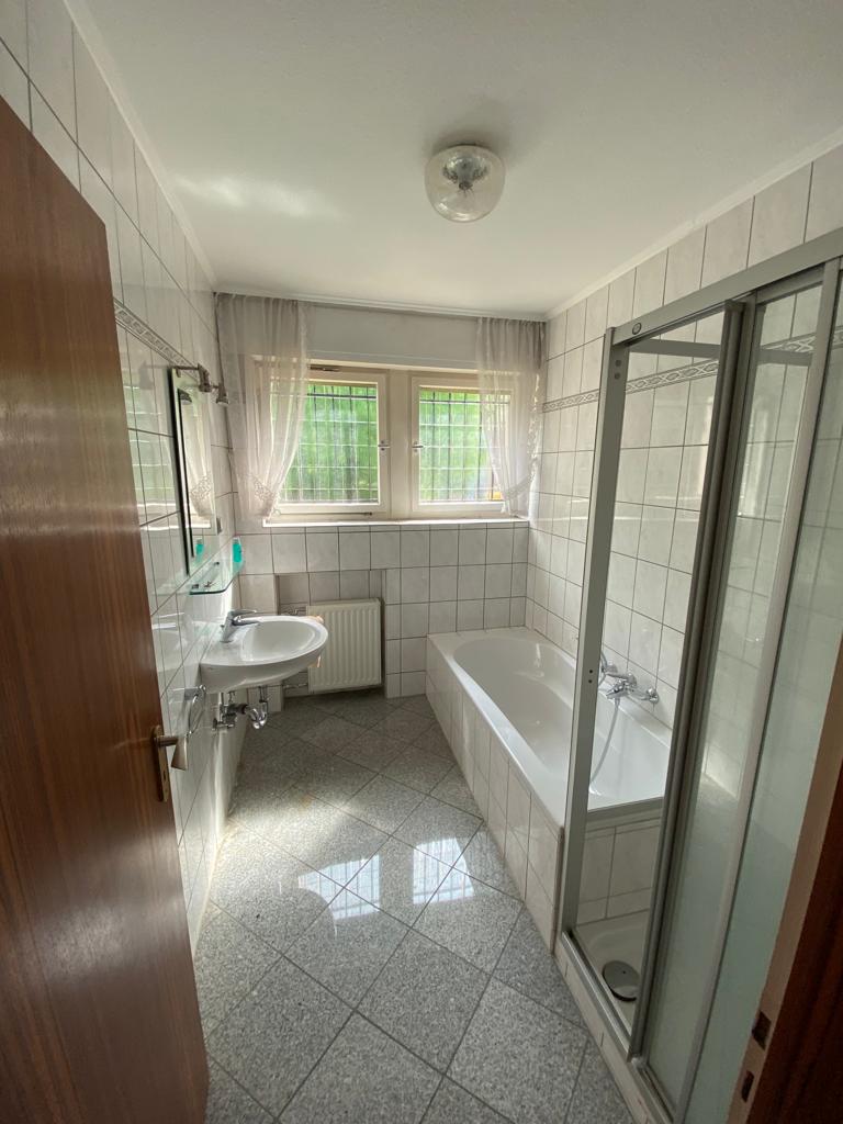Bad EG Doppelhaush�lfte Aachen
